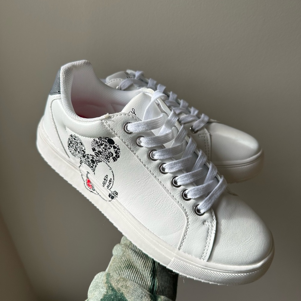 Disney | Mickey Mouse Womens’ Sneakers size 9
